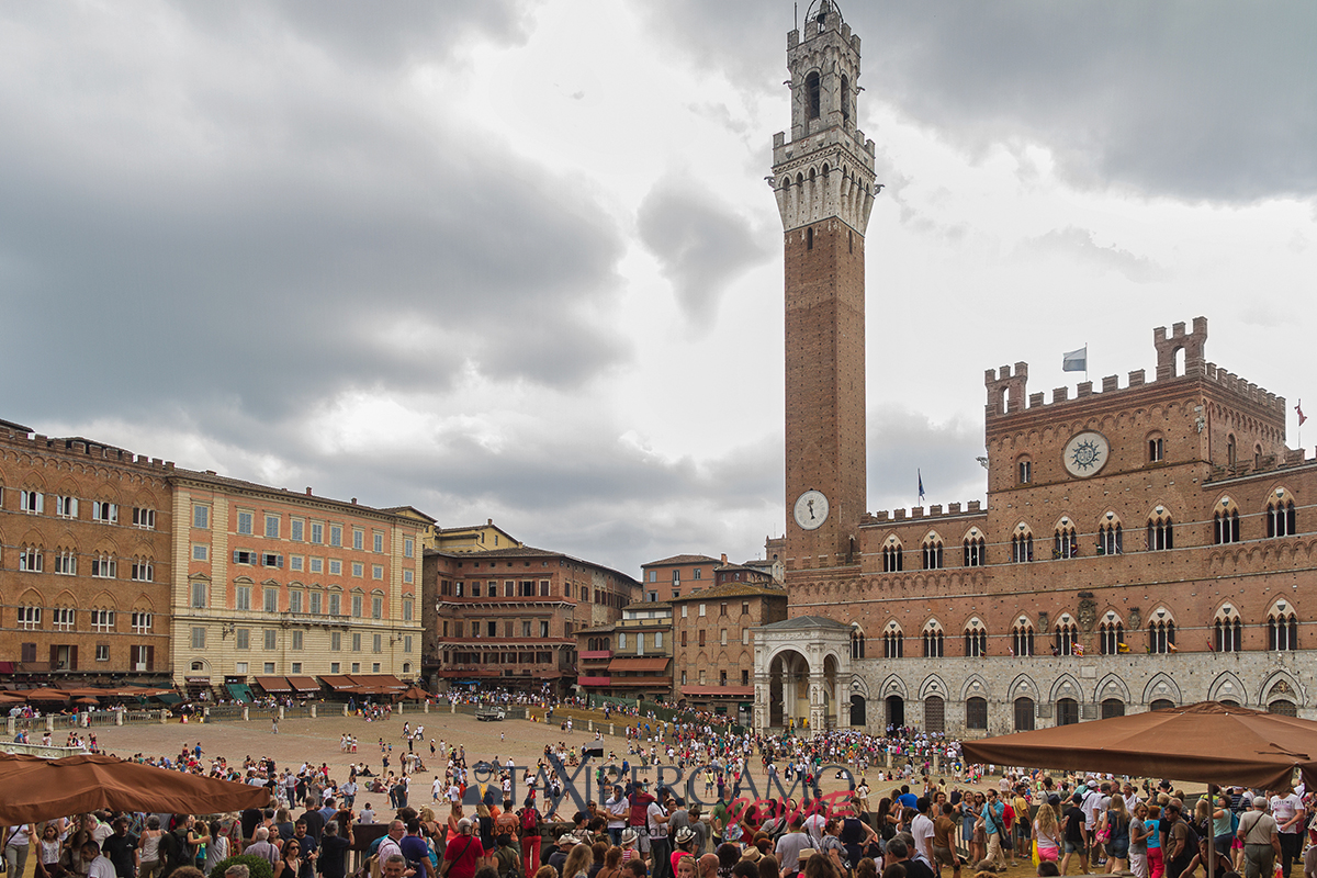 Piazza del Campo,private taxi siena